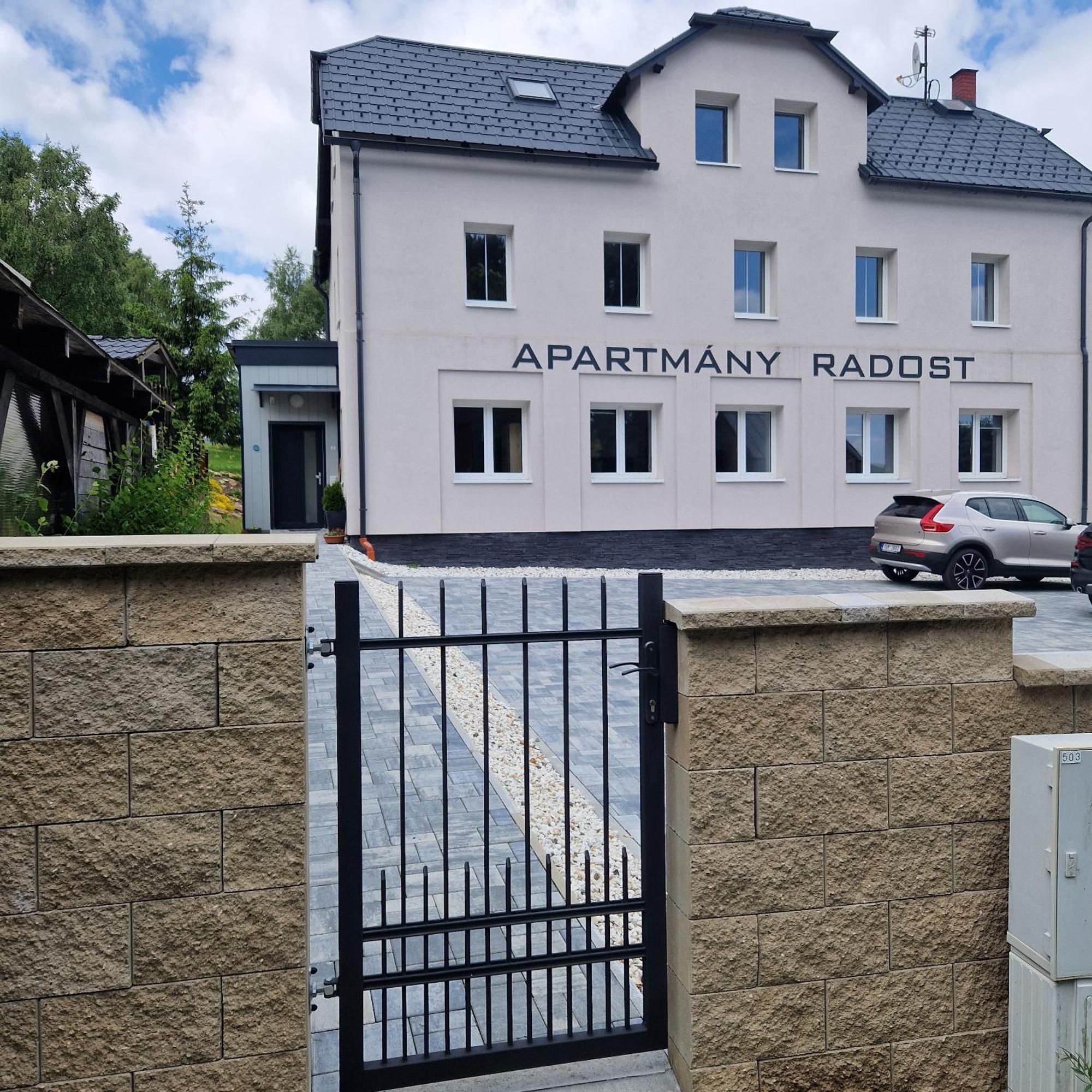 Apartmany Radost Kovarska ภายนอก รูปภาพ